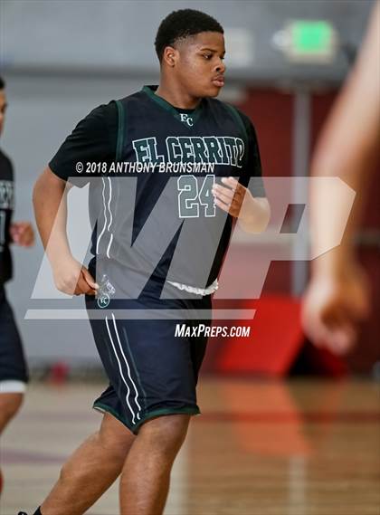 Thumbnail 1 in El Cerrito vs. Rosemont (Cordova Christmas Classic) photogallery.