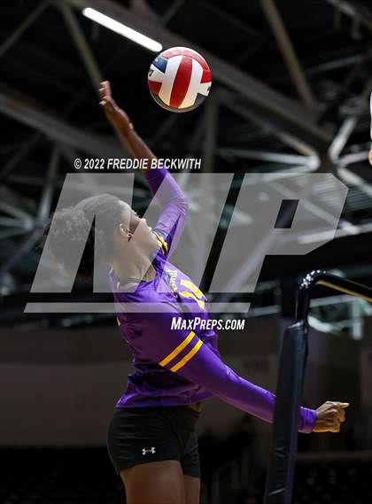 Thumbnail 2 in Liberty Hill vs. Reedy (UIL 5A Semifinal) photogallery.