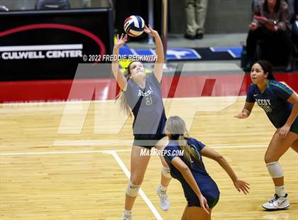 Thumbnail 3 in Liberty Hill vs. Reedy (UIL 5A Semifinal) photogallery.