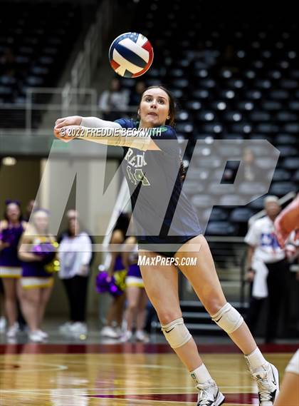 Thumbnail 3 in Liberty Hill vs. Reedy (UIL 5A Semifinal) photogallery.