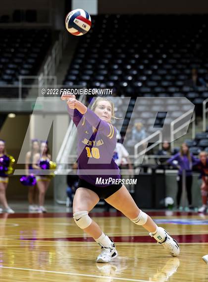 Thumbnail 3 in Liberty Hill vs. Reedy (UIL 5A Semifinal) photogallery.