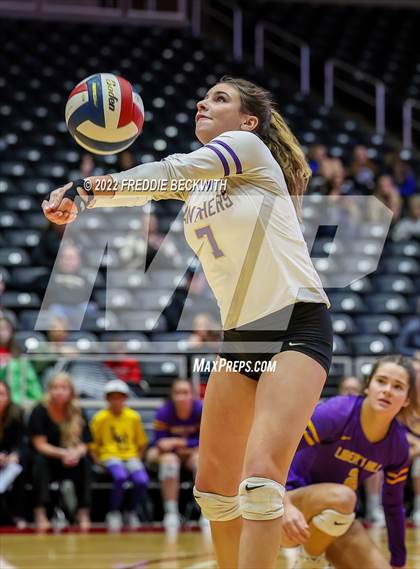 Thumbnail 2 in Liberty Hill vs. Reedy (UIL 5A Semifinal) photogallery.