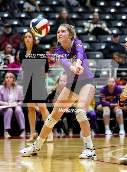 Thumbnail 2 in Liberty Hill vs. Reedy (UIL 5A Semifinal) photogallery.