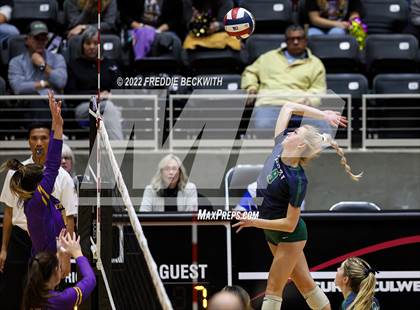 Thumbnail 2 in Liberty Hill vs. Reedy (UIL 5A Semifinal) photogallery.