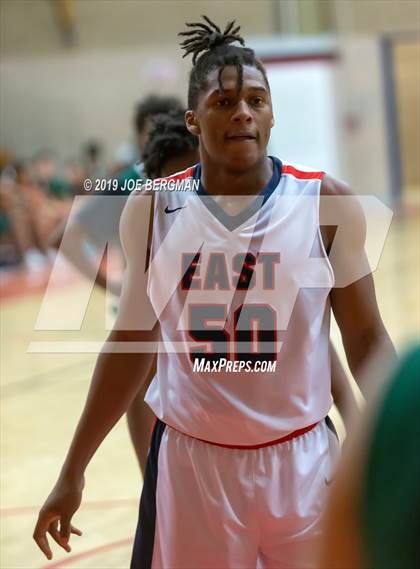 Thumbnail 3 in West vs East Bakersfield (Ralph Krave Memorial Tournament) photogallery.