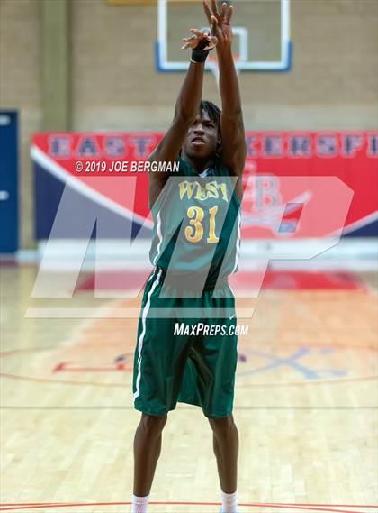 Thumbnail 3 in West vs East Bakersfield (Ralph Krave Memorial Tournament) photogallery.
