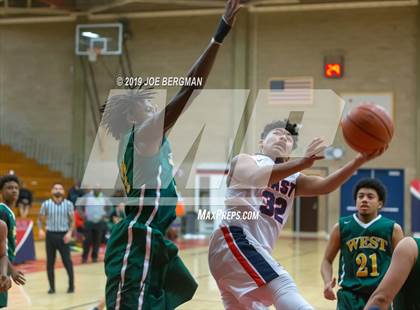 Thumbnail 3 in West vs East Bakersfield (Ralph Krave Memorial Tournament) photogallery.