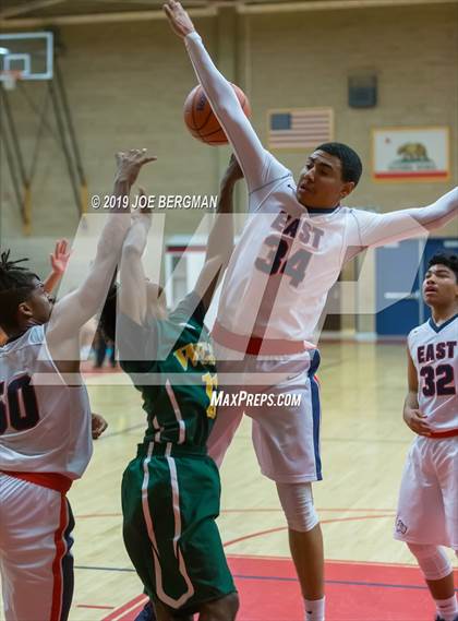 Thumbnail 3 in West vs East Bakersfield (Ralph Krave Memorial Tournament) photogallery.