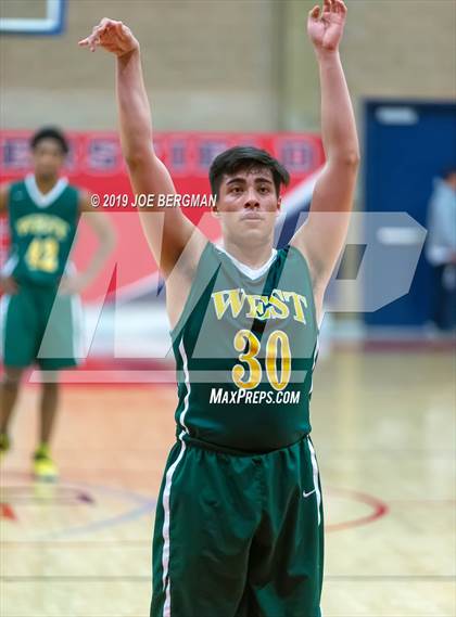 Thumbnail 3 in West vs East Bakersfield (Ralph Krave Memorial Tournament) photogallery.