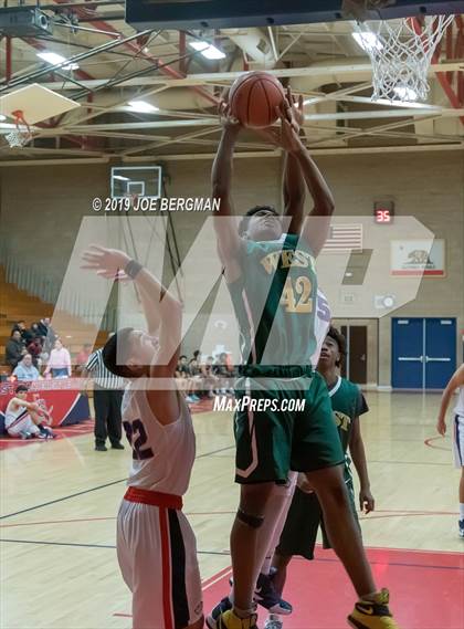 Thumbnail 2 in West vs East Bakersfield (Ralph Krave Memorial Tournament) photogallery.