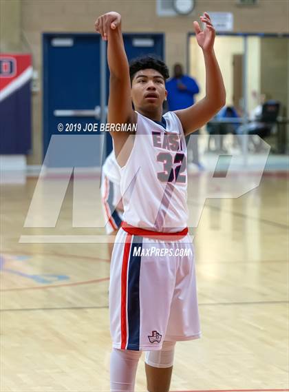 Thumbnail 2 in West vs East Bakersfield (Ralph Krave Memorial Tournament) photogallery.