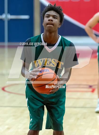 Thumbnail 1 in West vs East Bakersfield (Ralph Krave Memorial Tournament) photogallery.