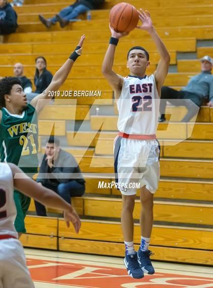 Thumbnail 3 in West vs East Bakersfield (Ralph Krave Memorial Tournament) photogallery.