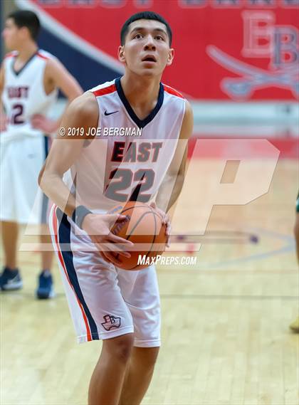 Thumbnail 3 in West vs East Bakersfield (Ralph Krave Memorial Tournament) photogallery.