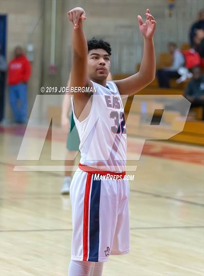 Thumbnail 2 in West vs East Bakersfield (Ralph Krave Memorial Tournament) photogallery.