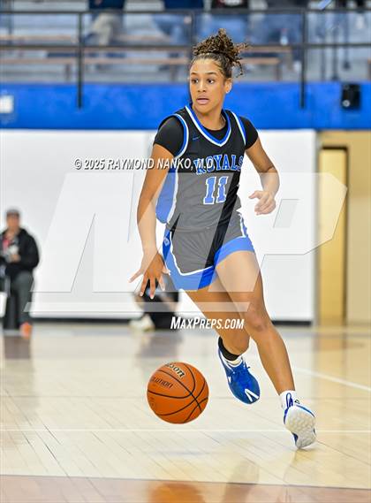 Thumbnail 1 in Hamilton Southeastern vs. Valparaiso (IHSAA 4A Semi State)  photogallery.
