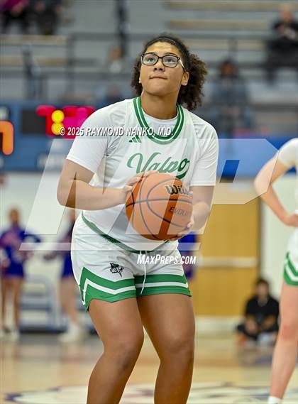 Thumbnail 3 in Hamilton Southeastern vs. Valparaiso (IHSAA 4A Semi State)  photogallery.