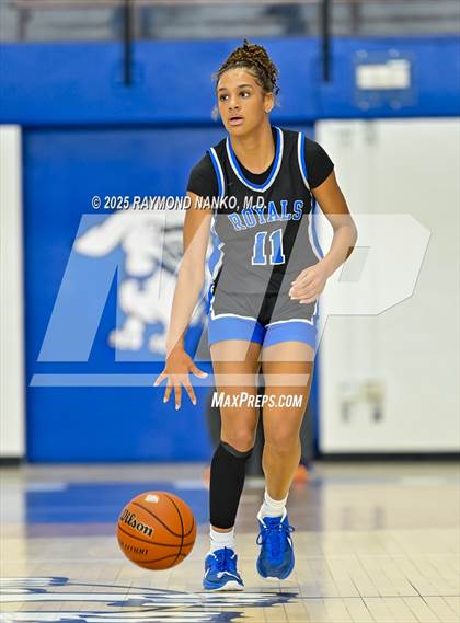 Thumbnail 2 in Hamilton Southeastern vs. Valparaiso (IHSAA 4A Semi State)  photogallery.