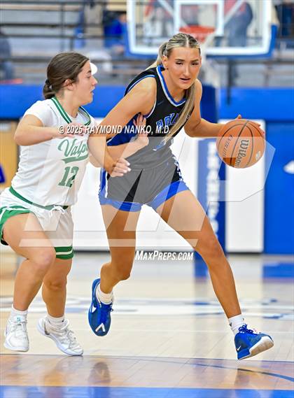 Thumbnail 3 in Hamilton Southeastern vs. Valparaiso (IHSAA 4A Semi State)  photogallery.