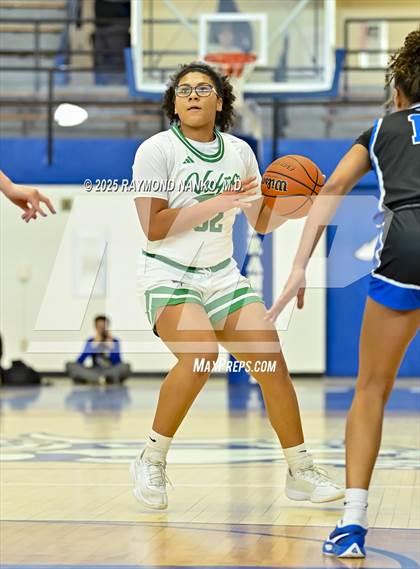 Thumbnail 3 in Hamilton Southeastern vs. Valparaiso (IHSAA 4A Semi State)  photogallery.