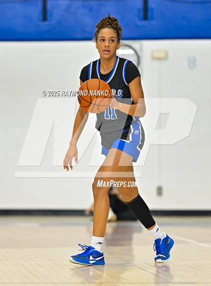 Thumbnail 2 in Hamilton Southeastern vs. Valparaiso (IHSAA 4A Semi State)  photogallery.
