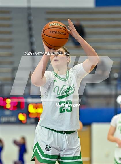 Thumbnail 2 in Hamilton Southeastern vs. Valparaiso (IHSAA 4A Semi State)  photogallery.