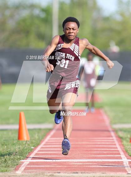 Thumbnail 3 in Buffalo Public (All-High Meet) Triple Jump photogallery.