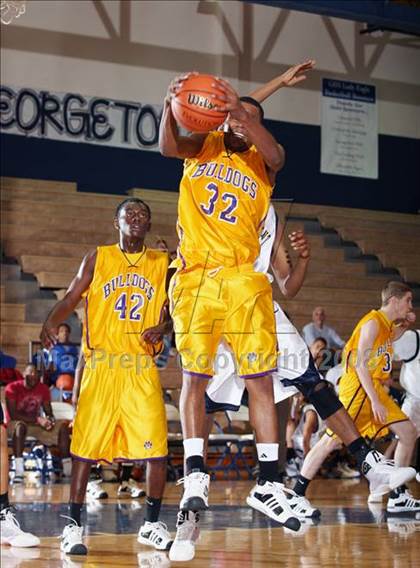 Thumbnail 2 in Stony Point vs. Midland (Georgetown Jack Frost Invitational) photogallery.