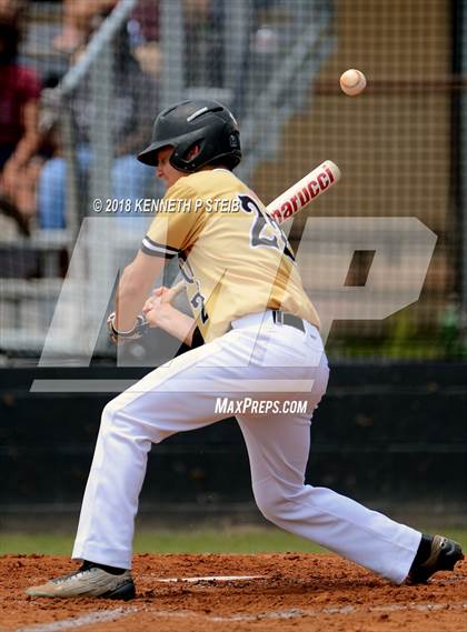 Thumbnail 3 in Jennings vs. Berwick (LHSAA 3A Regional Playoff) photogallery.