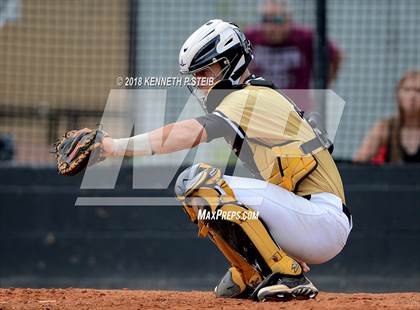 Thumbnail 2 in Jennings vs. Berwick (LHSAA 3A Regional Playoff) photogallery.