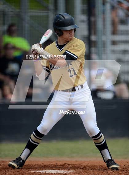 Thumbnail 2 in Jennings vs. Berwick (LHSAA 3A Regional Playoff) photogallery.
