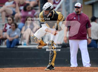 Thumbnail 3 in Jennings vs. Berwick (LHSAA 3A Regional Playoff) photogallery.