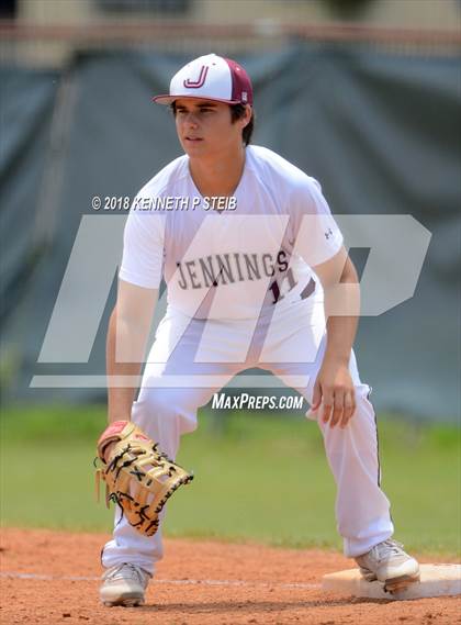Thumbnail 2 in Jennings vs. Berwick (LHSAA 3A Regional Playoff) photogallery.