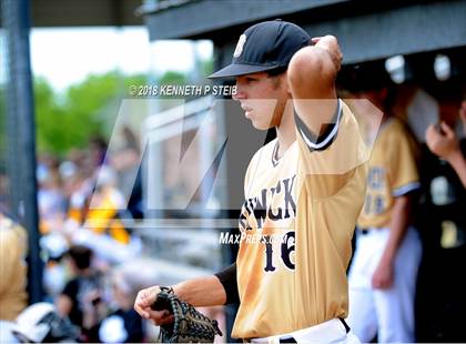Thumbnail 3 in Jennings vs. Berwick (LHSAA 3A Regional Playoff) photogallery.