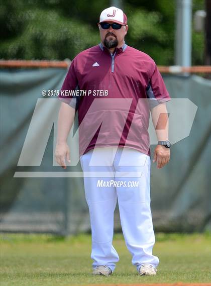 Thumbnail 3 in Jennings vs. Berwick (LHSAA 3A Regional Playoff) photogallery.