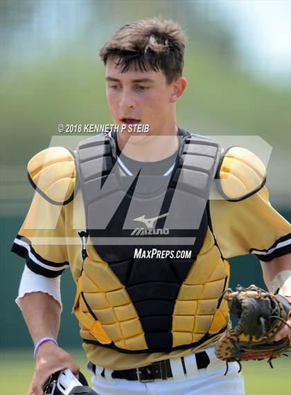Thumbnail 3 in Jennings vs. Berwick (LHSAA 3A Regional Playoff) photogallery.