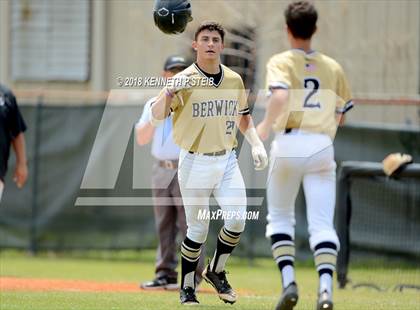 Thumbnail 2 in Jennings vs. Berwick (LHSAA 3A Regional Playoff) photogallery.