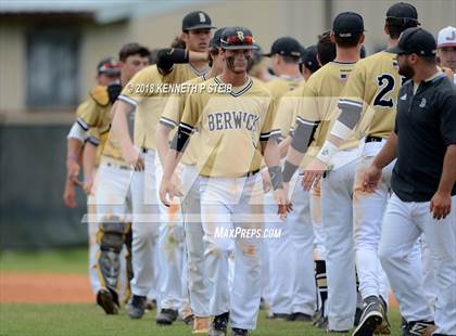 Thumbnail 3 in Jennings vs. Berwick (LHSAA 3A Regional Playoff) photogallery.
