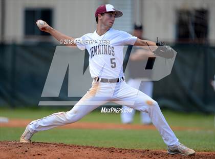Thumbnail 2 in Jennings vs. Berwick (LHSAA 3A Regional Playoff) photogallery.