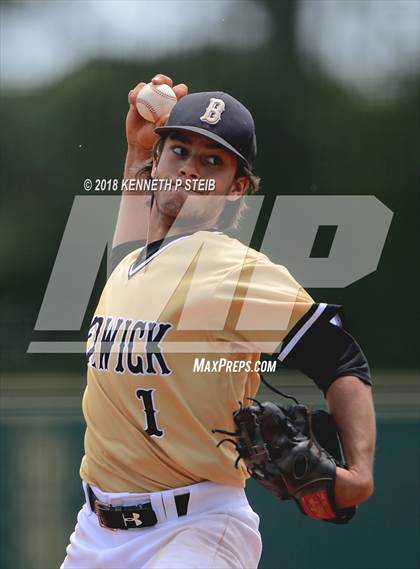 Thumbnail 3 in Jennings vs. Berwick (LHSAA 3A Regional Playoff) photogallery.