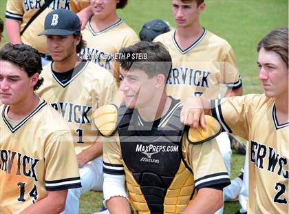 Thumbnail 3 in Jennings vs. Berwick (LHSAA 3A Regional Playoff) photogallery.