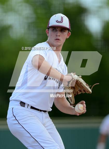 Thumbnail 2 in Jennings vs. Berwick (LHSAA 3A Regional Playoff) photogallery.