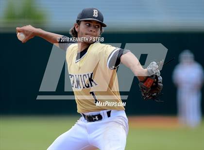Thumbnail 3 in Jennings vs. Berwick (LHSAA 3A Regional Playoff) photogallery.