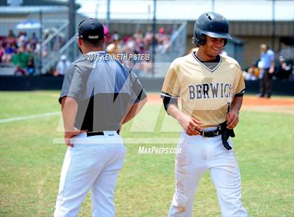 Thumbnail 2 in Jennings vs. Berwick (LHSAA 3A Regional Playoff) photogallery.