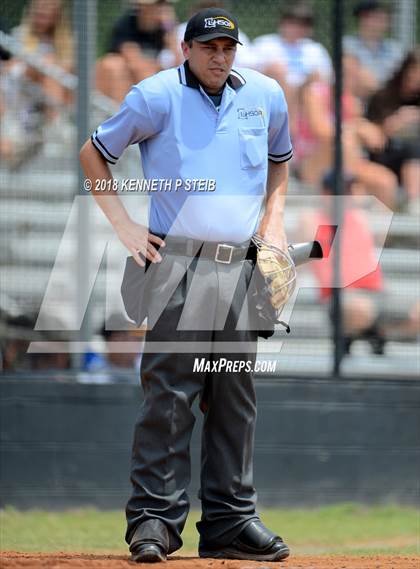 Thumbnail 1 in Jennings vs. Berwick (LHSAA 3A Regional Playoff) photogallery.