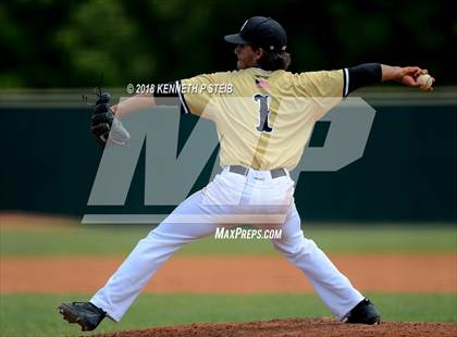 Thumbnail 1 in Jennings vs. Berwick (LHSAA 3A Regional Playoff) photogallery.