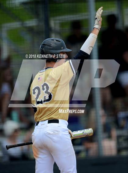 Thumbnail 3 in Jennings vs. Berwick (LHSAA 3A Regional Playoff) photogallery.