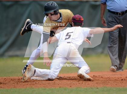 Thumbnail 2 in Jennings vs. Berwick (LHSAA 3A Regional Playoff) photogallery.
