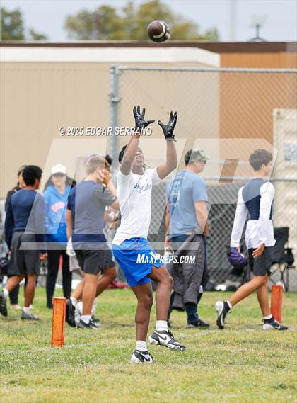 Thumbnail 2 in La Habra vs Cen10 (Millikan High Football Tournament) photogallery.