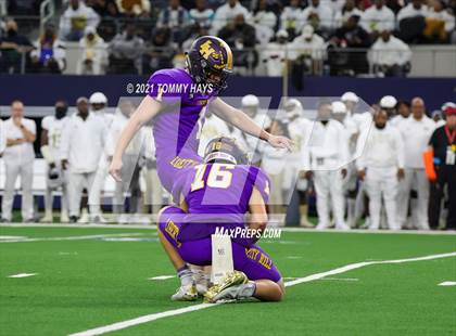 Thumbnail 2 in South Oak Cliff vs. Liberty Hill (UIL Football 5A D2 Finals) photogallery.